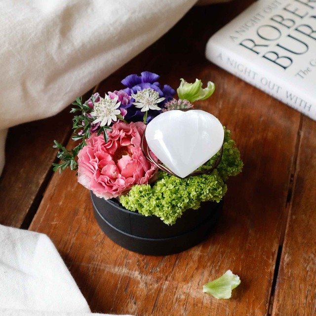 【母の日限定】セレナイトハート in 生花フラワーボックス｜Selenite Heart in Fresh Flower Box