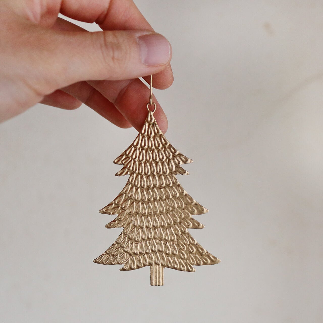 エンボス ブリキオーナメント ツリー L ゴールド 【入り数：1点