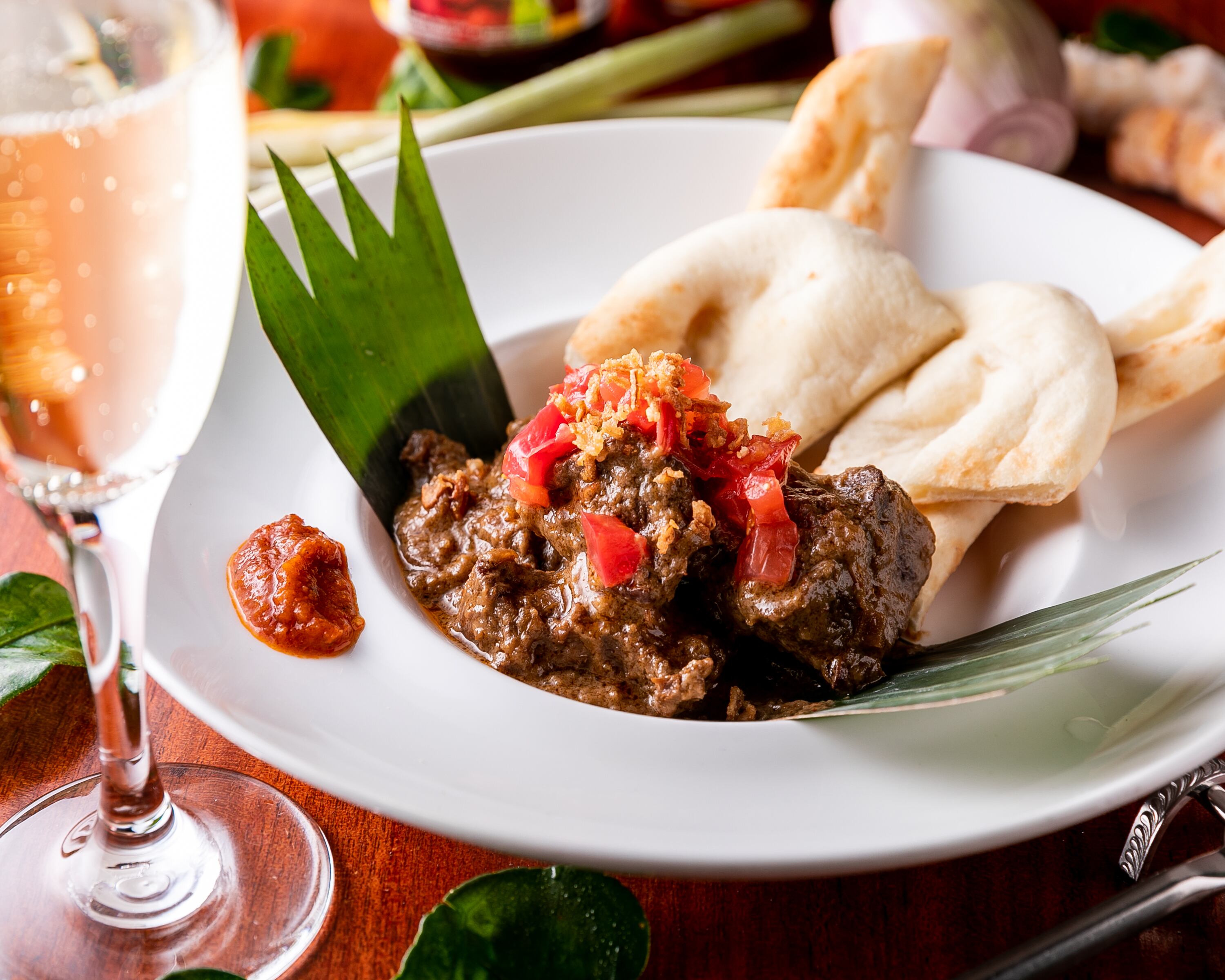 世界一美味しい料理に選ばれた　牛ホホのルンダン（インドネシア風カレー）＋ナン　バリラックスオンライン　大満足　約２５０g