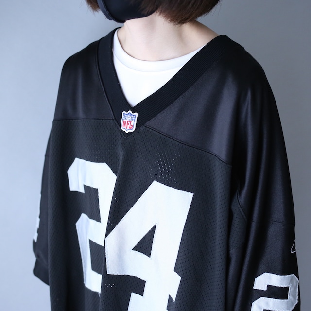 "Reebok×NFL" 24 numbering over silhouette black game shirt