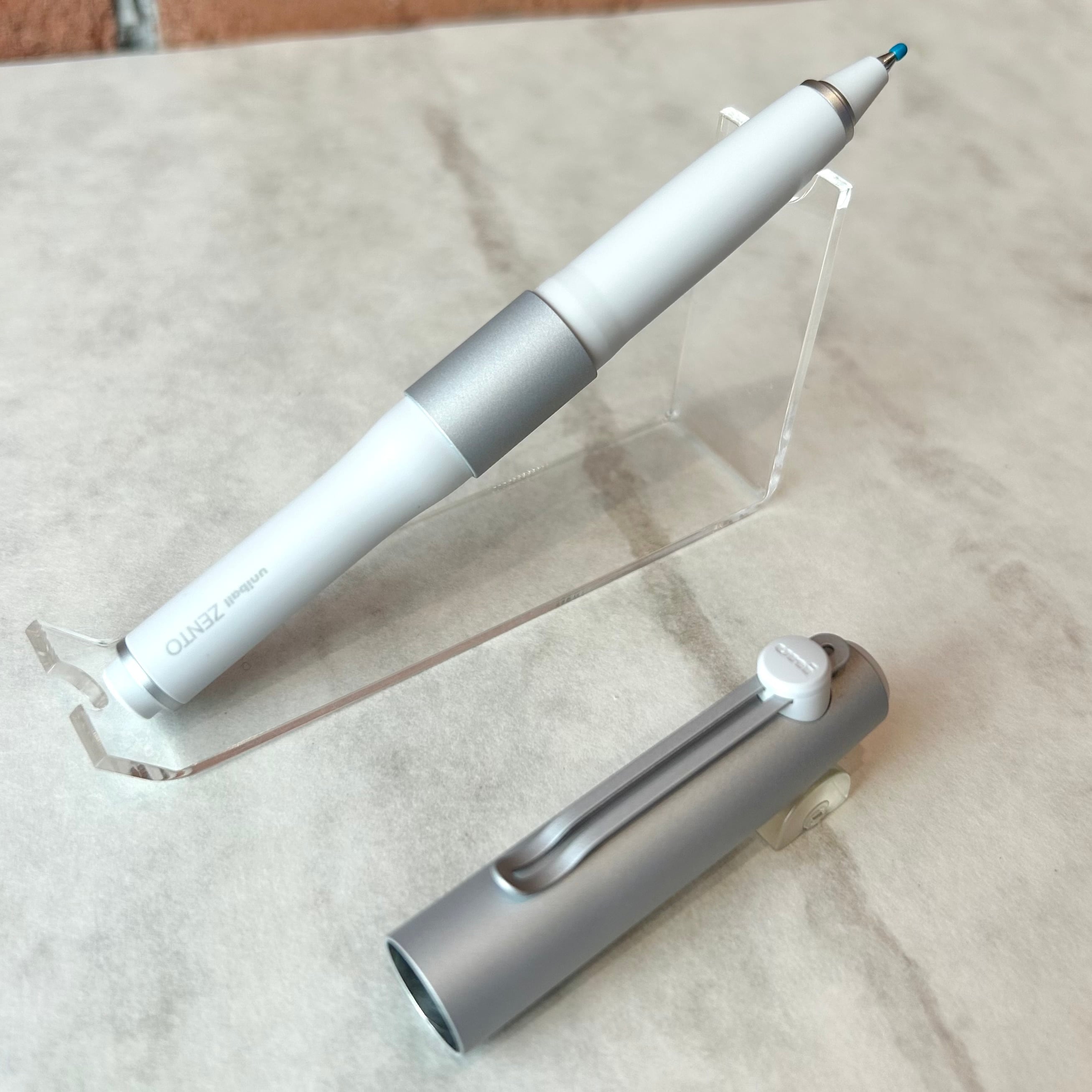 三菱鉛筆 「 ユニボールゼント シグニチャーモデル（単色水性