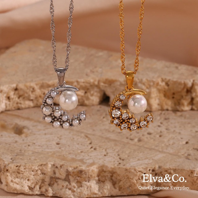 Clair Pearl Moon Necklace（クレールパールムーンネックレス）