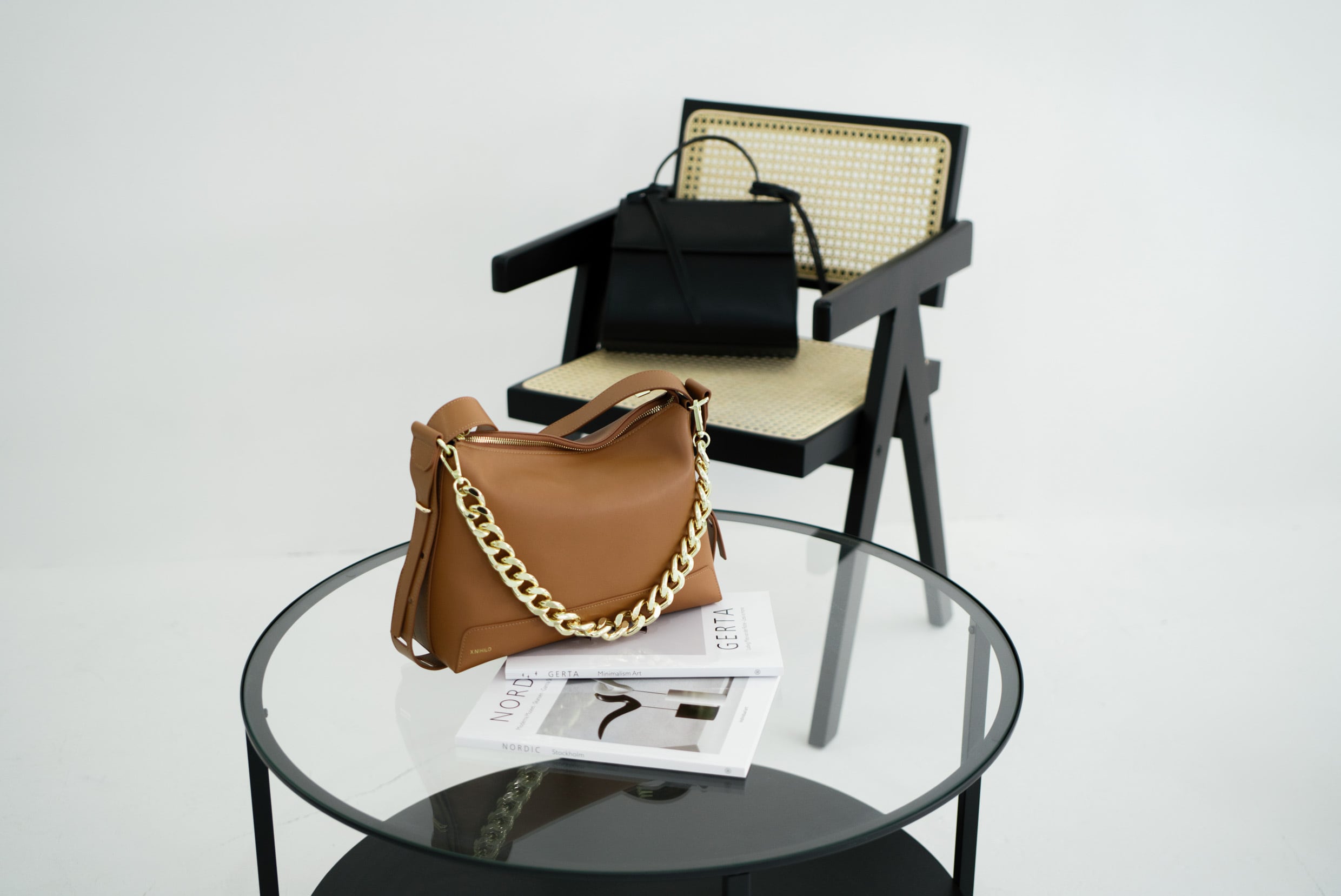 【極美品】エックスニヒロ ショルダーバッグ Bank 2way レザー ブラック エックスニヒロ(X NIHILO) レザーハンドバッグ 「Bank」 ブラック