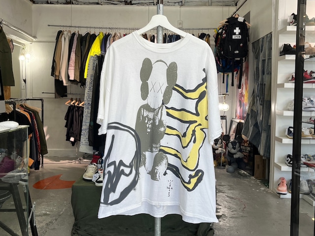 TRAVIS SCOTT × FRAGMENT × KAWS TEE ACID YELLOW XL 49347