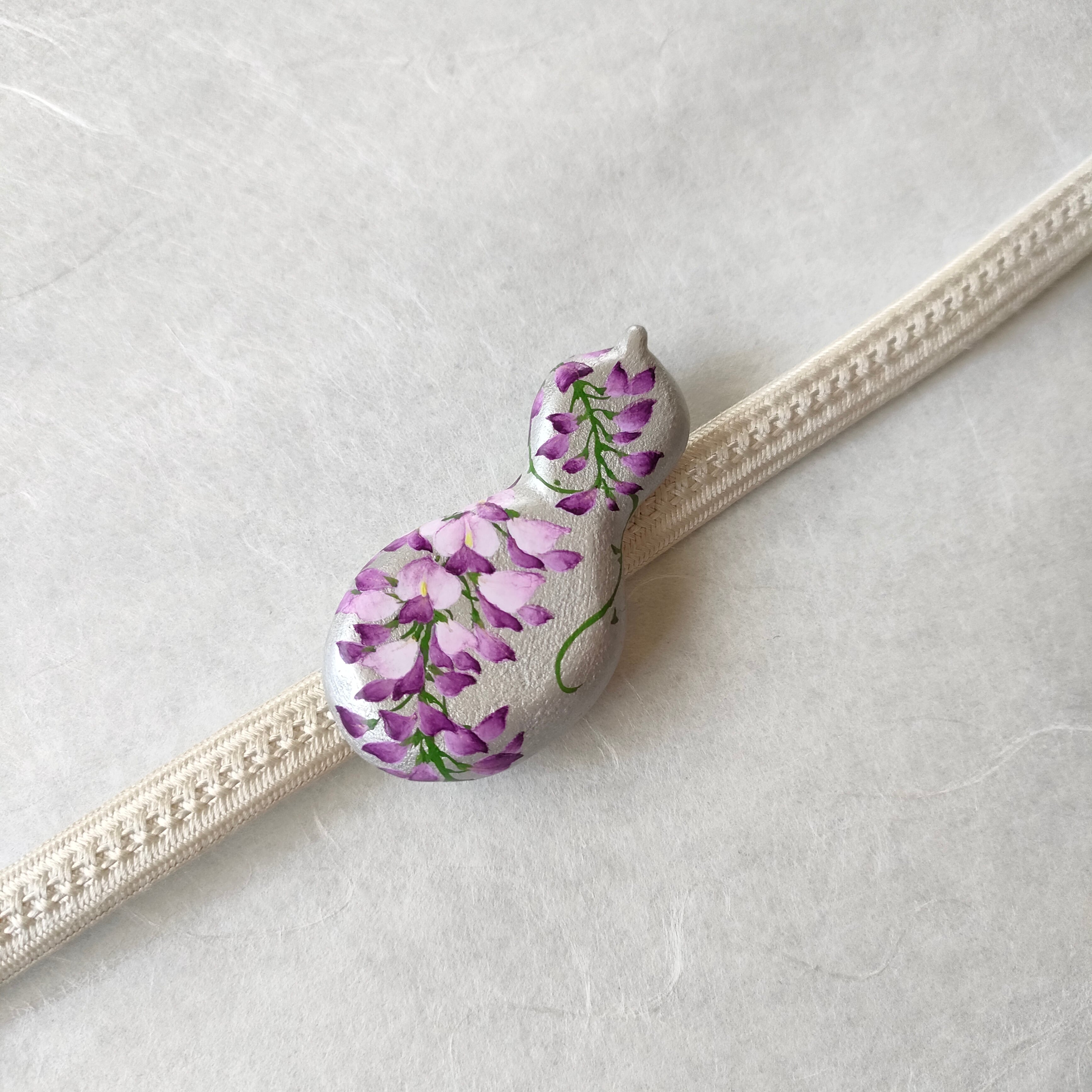 瓢箪 銀藤 帯留め 手描き絵付け | 絵付け こあん ~季節の和小物~