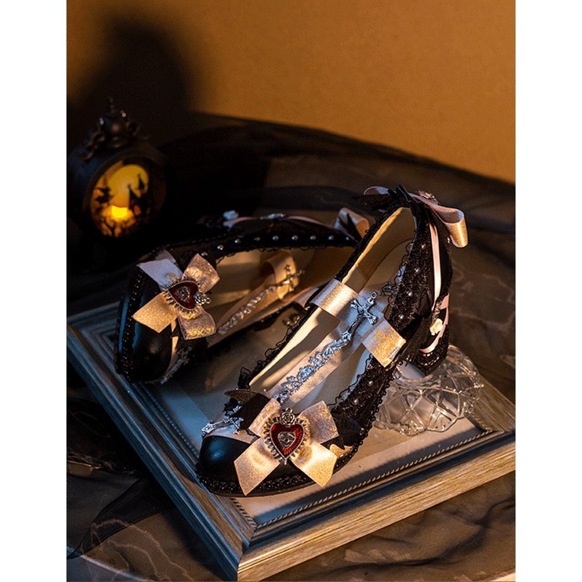 断罪のデコラティブ・ヒール・十字架チェーン付きパンプス | Maiden's Rêve