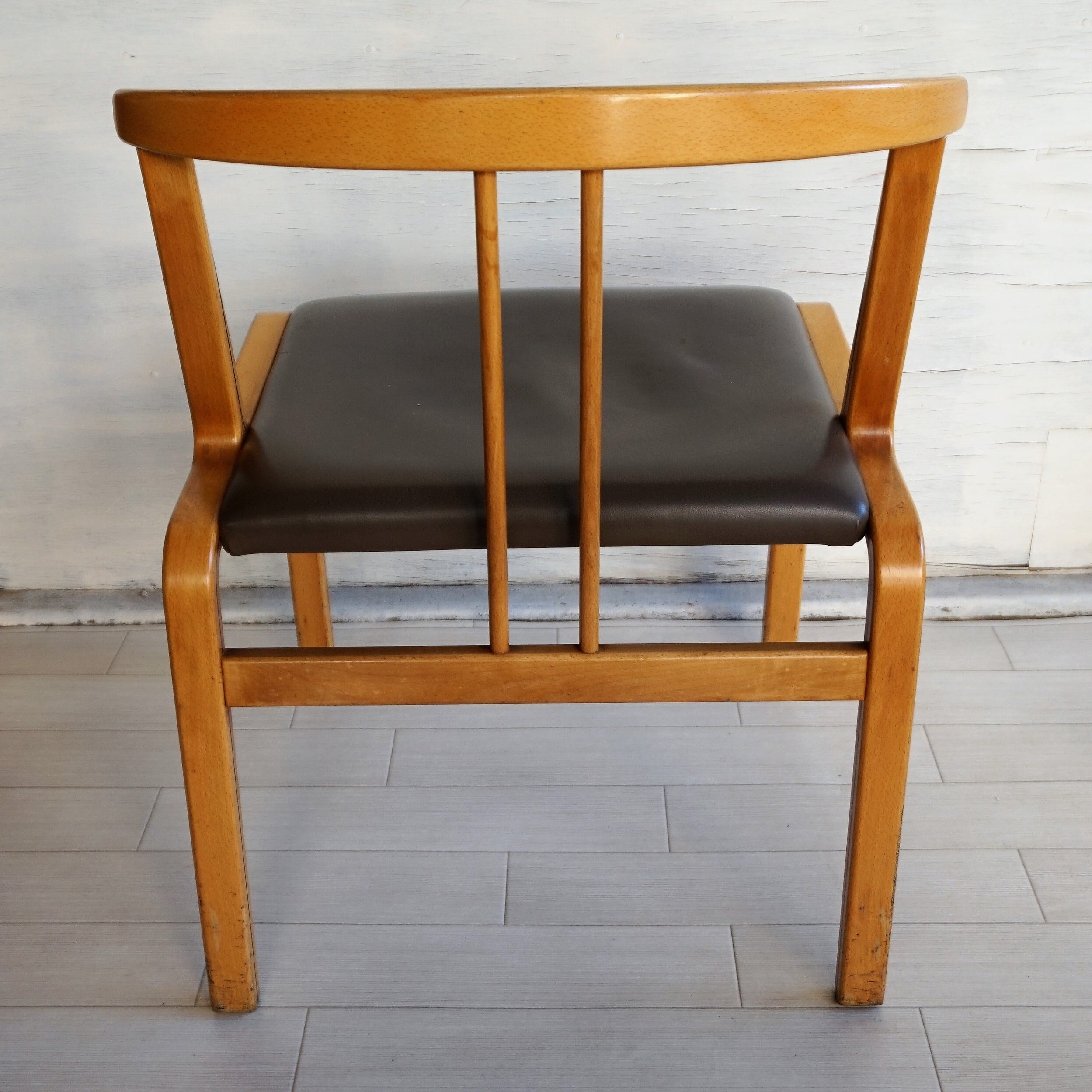 木製椅子 赤茶色（永遠堂）