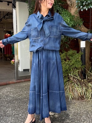 ドスディオサス  dosdiosas シアーデニム染ボウタイブラウス