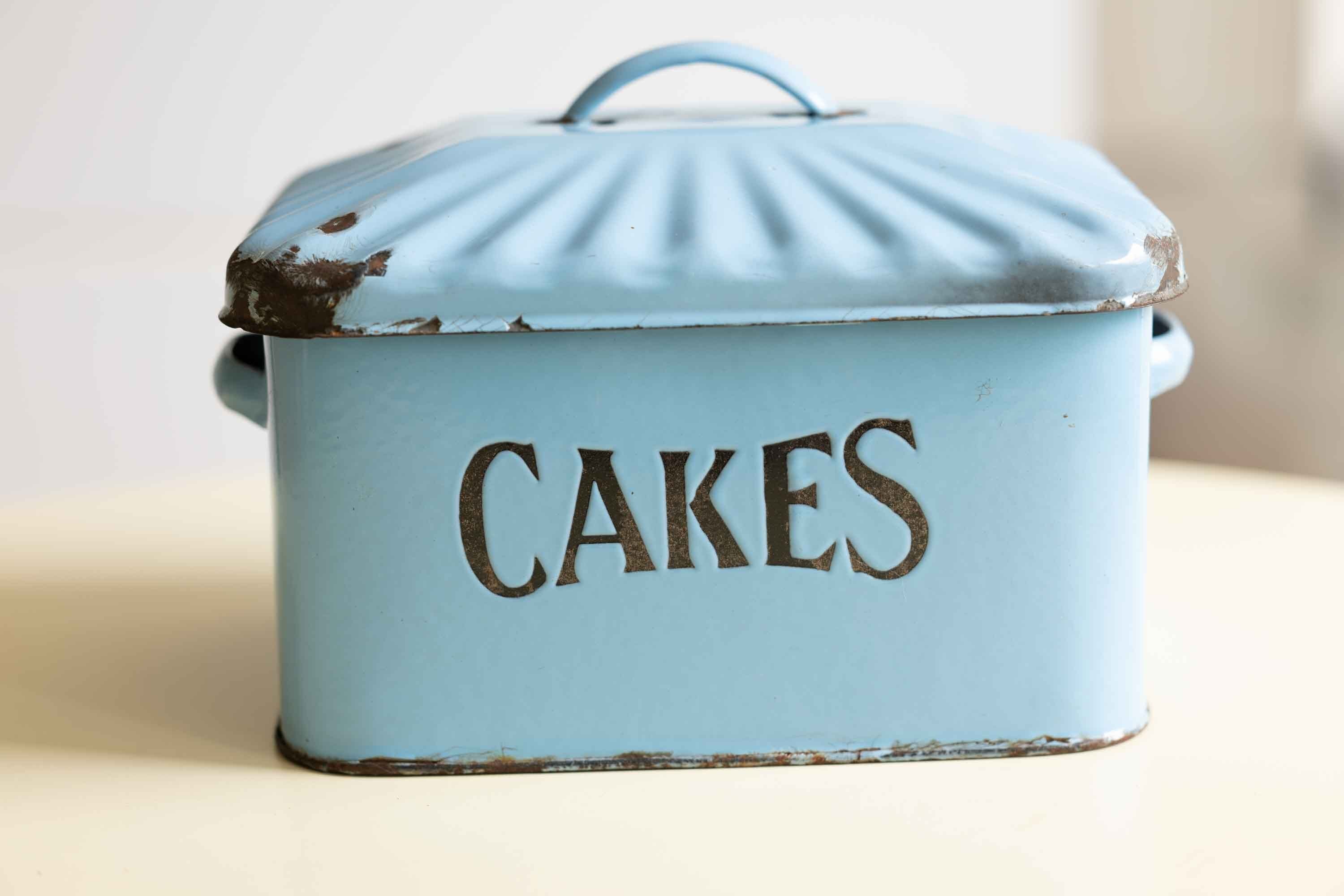 英国アンティーク　ブルーのケーキ缶　No.31