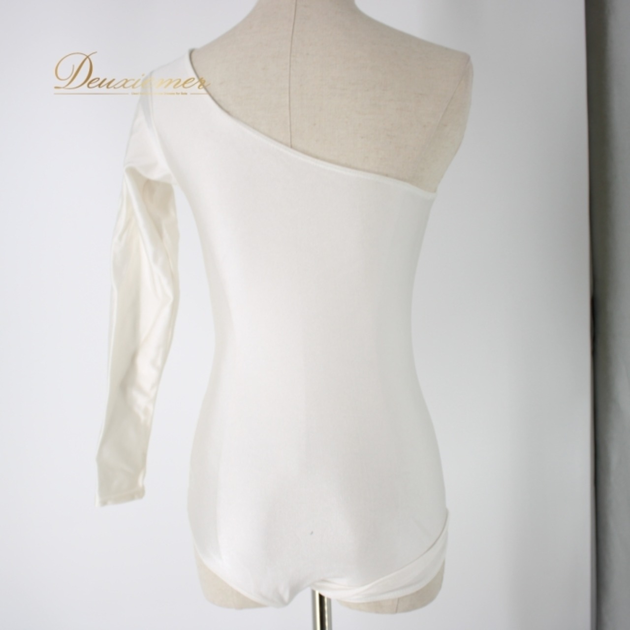 社交ダンス 衣装 スタンダード ラテン レオタード トップス レッスンウェア 白 無地 Chacott チャコット シンプル ホワイト系 長袖 袖なし アシンメトリー アシメ オールホワイト 光沢感 伸縮性 上品 カジュアル おしゃれ 大人 リハーサル 体型カバー ダンスユニフォーム 楽ちん レディース ファッション