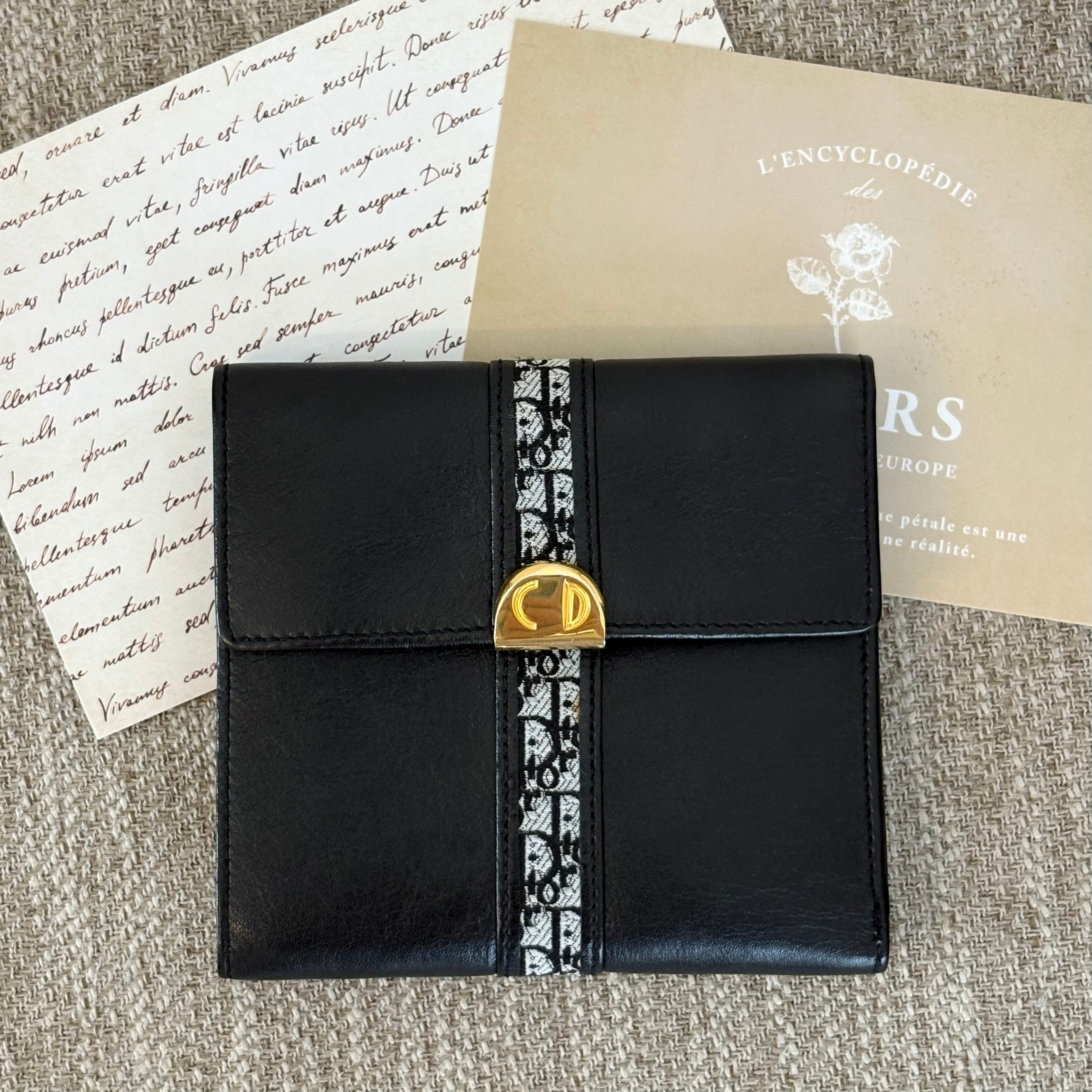 【美品】セリーヌ ピアス 耳飾り スクエア シルバーメッキ イヤリング 140 美品】セリーヌ ピアス 耳飾り スクエア シルバーメッキ