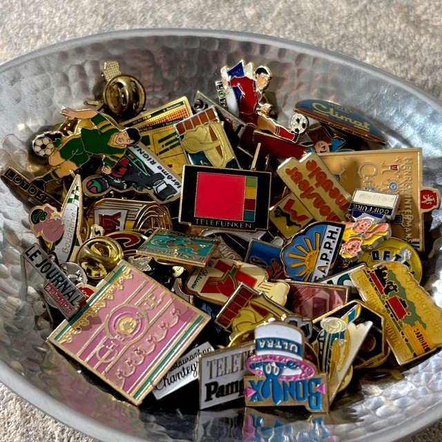 ⭕️簡易検品のみ⭕️ 50個 フランス雑貨 ヴィンテージ  ピンバッジ ピンズ France pins  Pin badge vintage 古着 通販 リメイク ブローチ  アタッチメント付属 雑貨 2503027-10