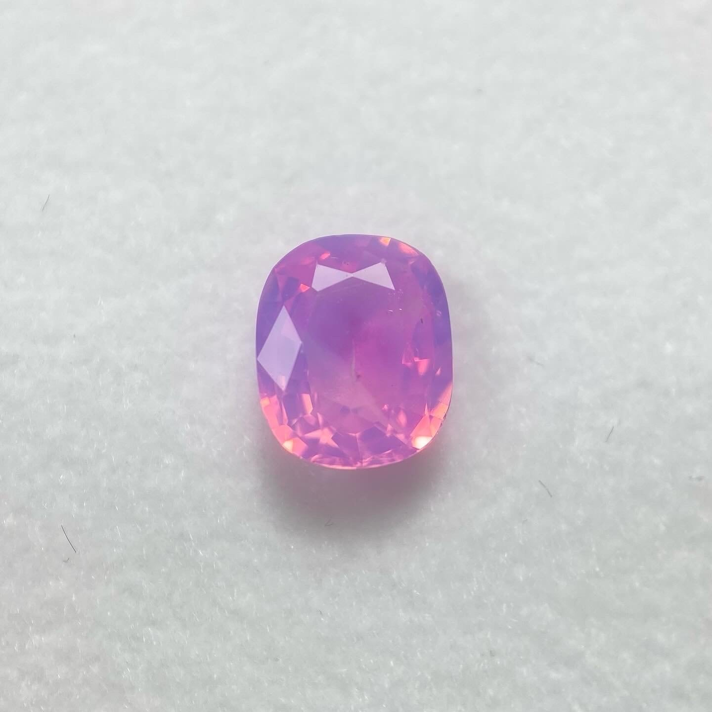 ポップなシルキーピンクサファイア | FER