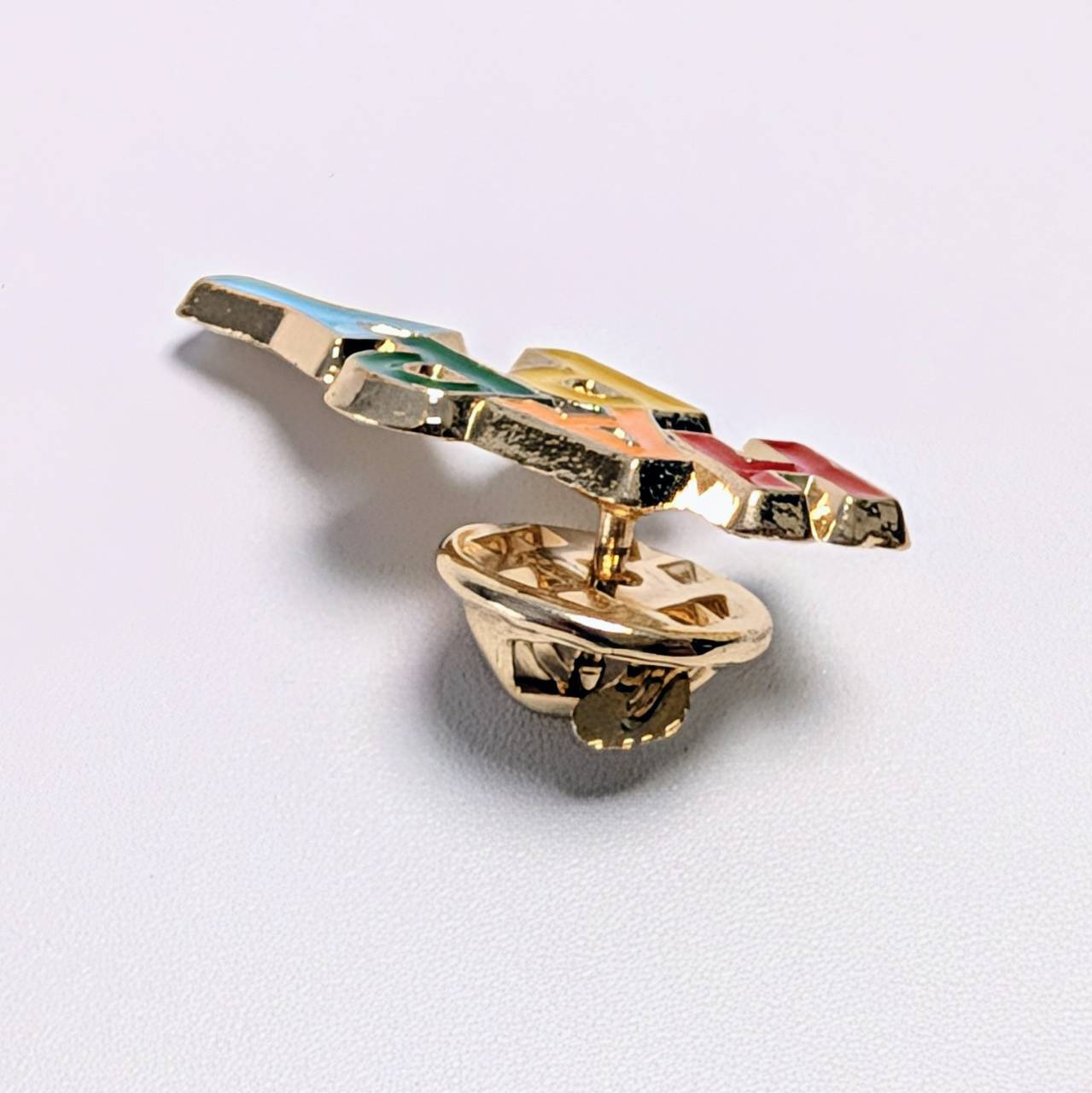 送料無料！ ★ピンズ PINS★ピンバッジ 【 HAPPY / ハッピー】 〚アメリカン雑貨 アメトイ〛