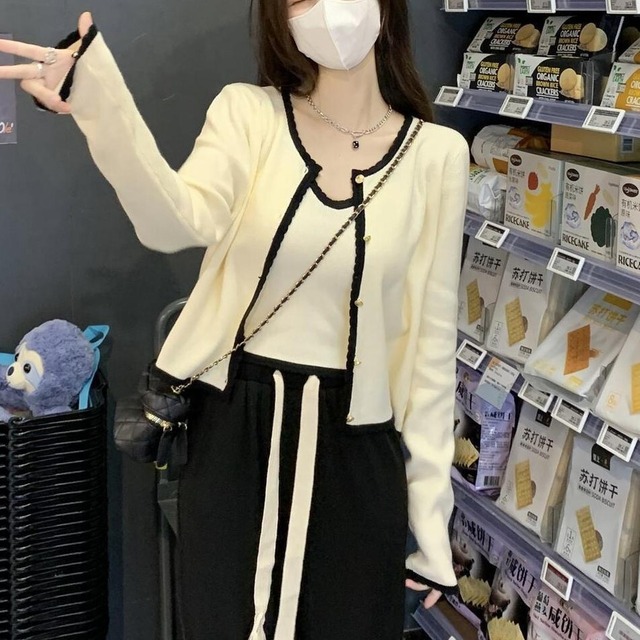 トップス レディース ニット アンサンブル カットソー ニットソー セーター カーディガン キャミソール キャミ ショート丈 袖あり 長袖 Vネック スリム スマート ニット 2点セット ツーピース 大人可愛い きれいめ シンプル カジュアル ナチュラル 大人 上品 お洒落 レトロ 大人女子 キュート ガーリー 送料無料 ラフ エレガント 無地 春 夏 秋 冬 10代 20代 30代 40代 オフィス OL 学生 デート お出かけ 着回し 普段使い 韓国 S M L XL ホワイト ブラック バイカラー