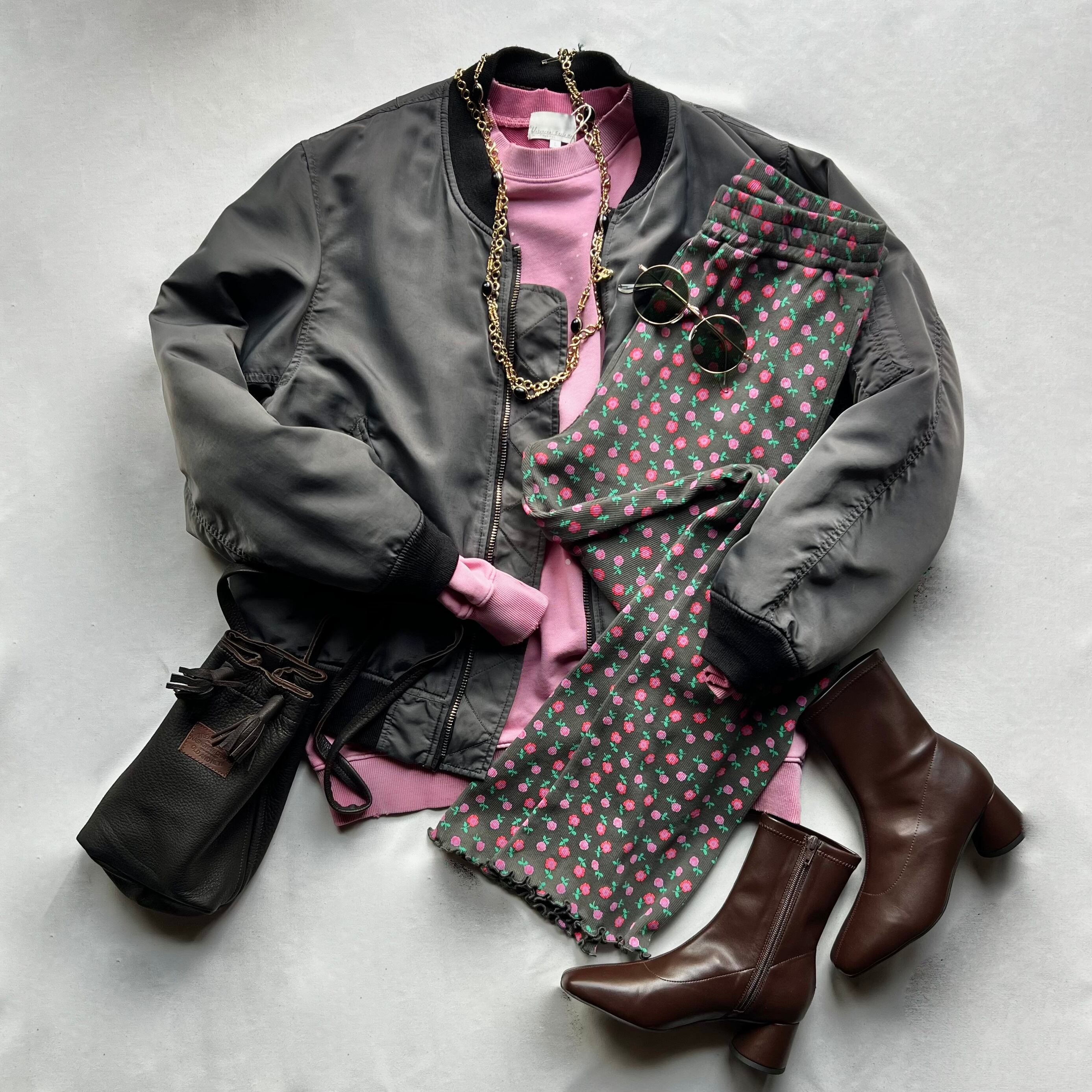 HOLIDAY】 super rib pants (flower / charcoal） | olaf