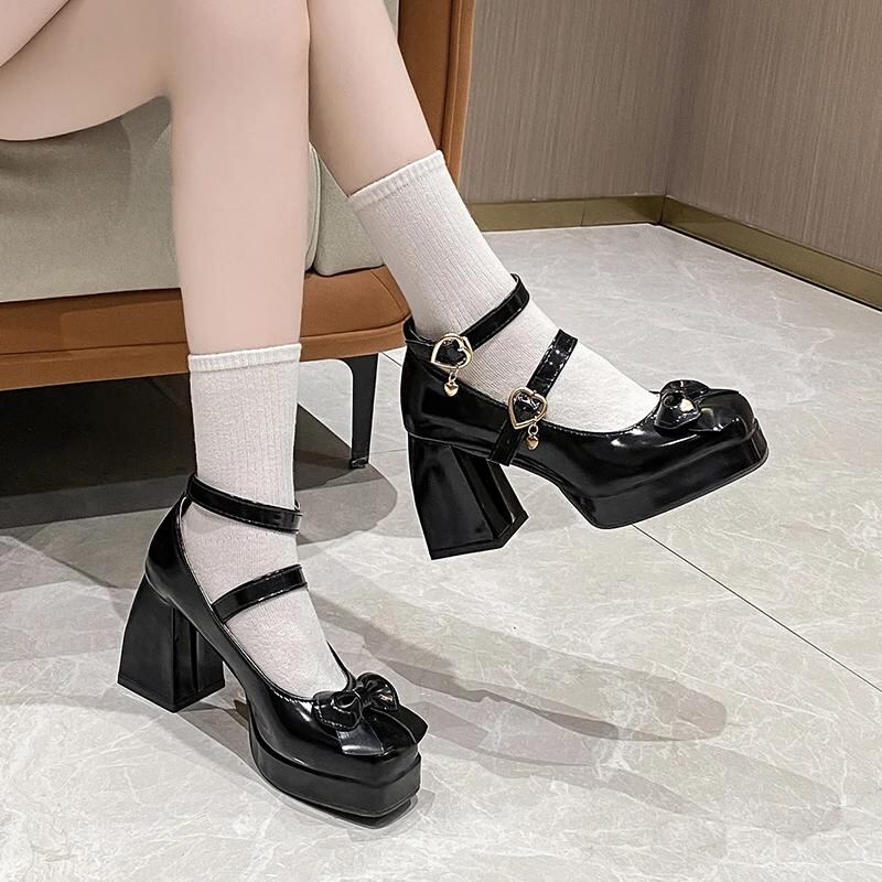 女性のためのハートバックル付きパンクハイヒールポンプ,厚手のヒールと蝶ネクタイ付きシューズ,ゴシック,ブラック,chunky,y2k,秋,2023