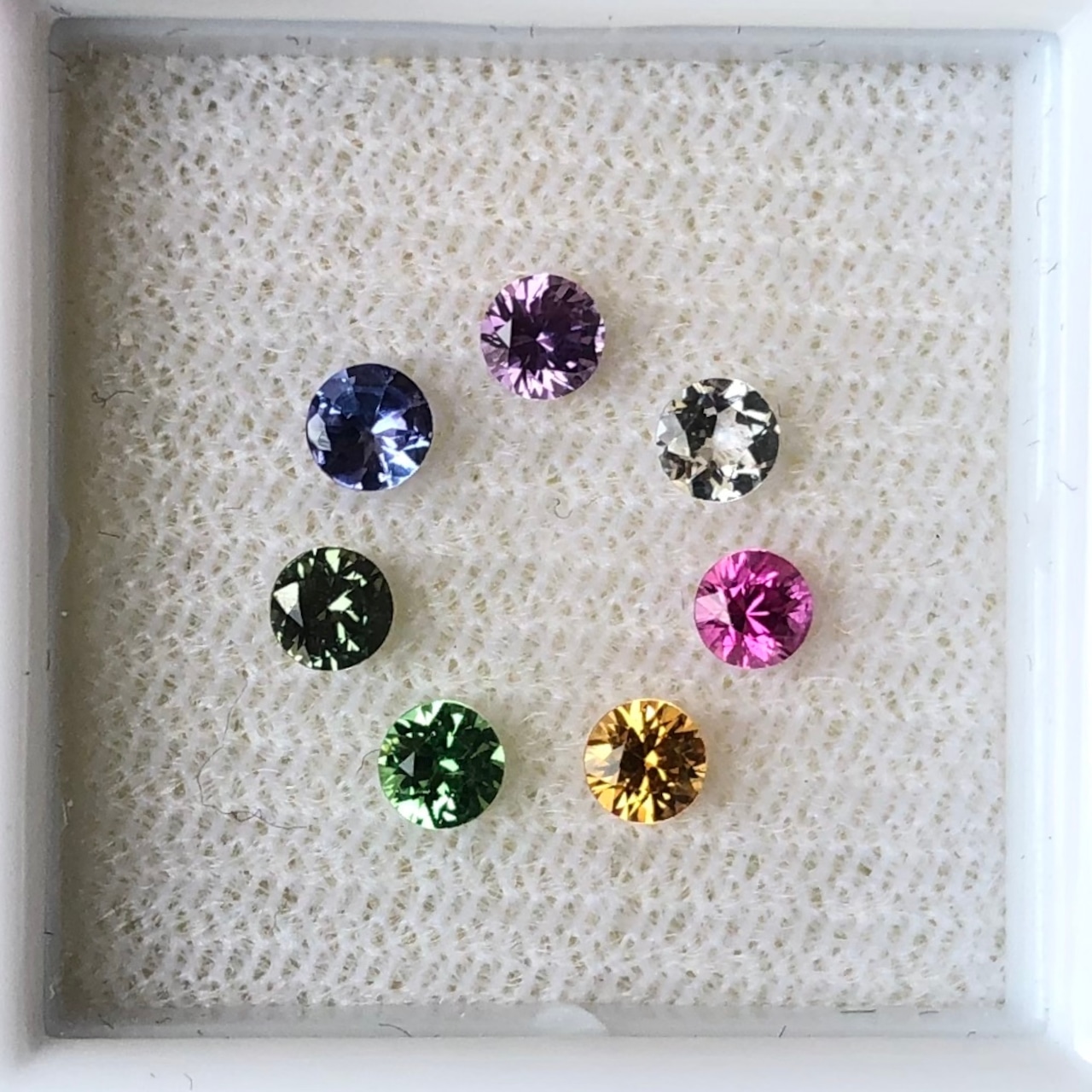 【選べます】3mmラウンドカラーストーン 1ピースからの販売