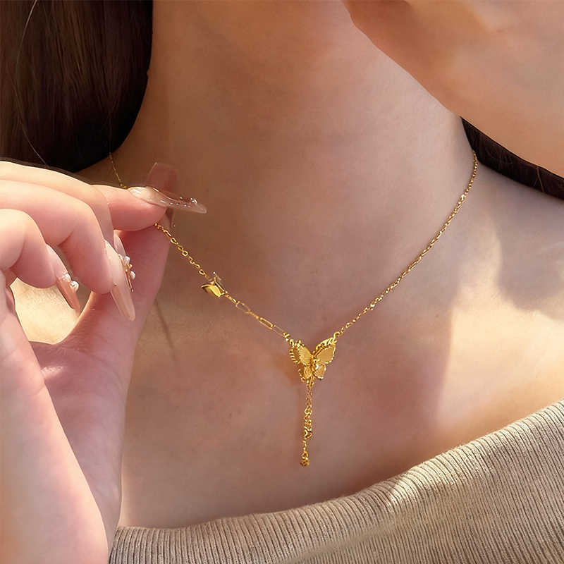 tomr優雅に揺れる蝶ネックレス