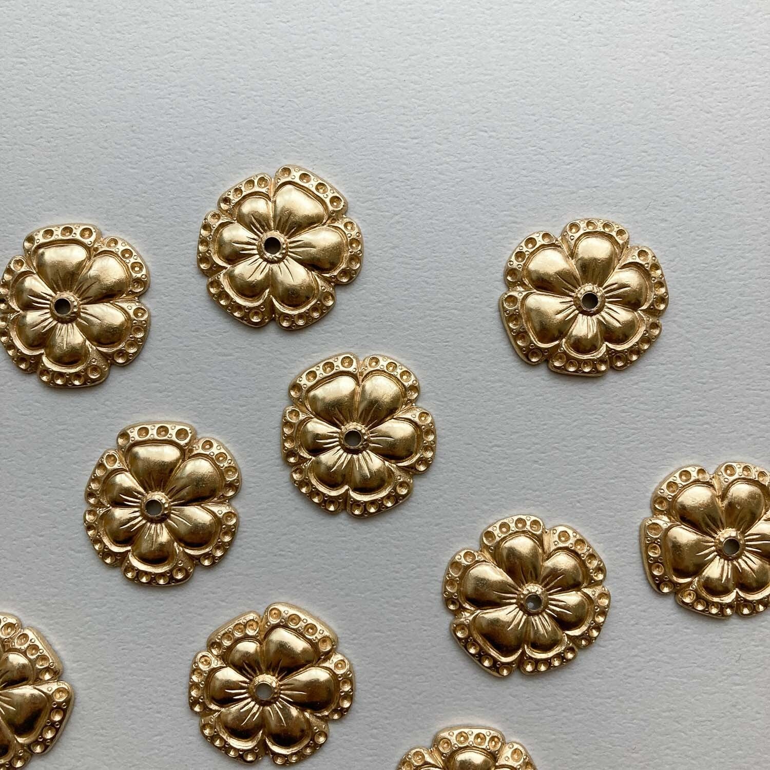 最終入荷〉USA真鍮 縁セッティング付お花パーツ | Dua-アクセサリー