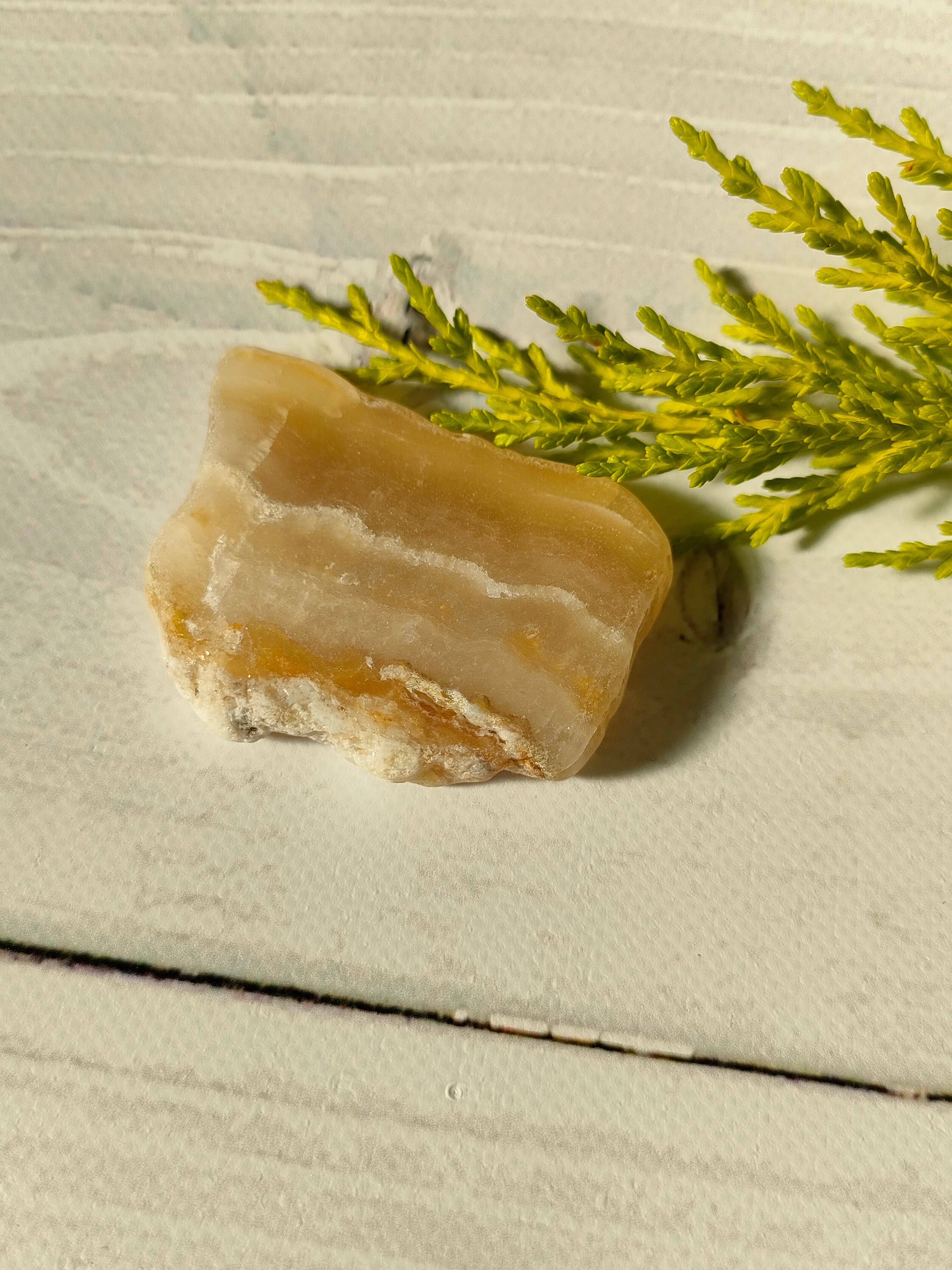 北海道然別湖・蛍光オパール