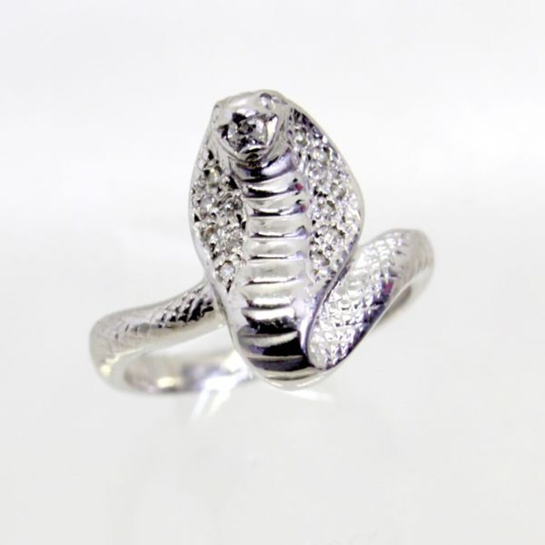 18金WG コブラデザイン ダイヤ 0.10ct リング 11号【中古】 | Pay ID