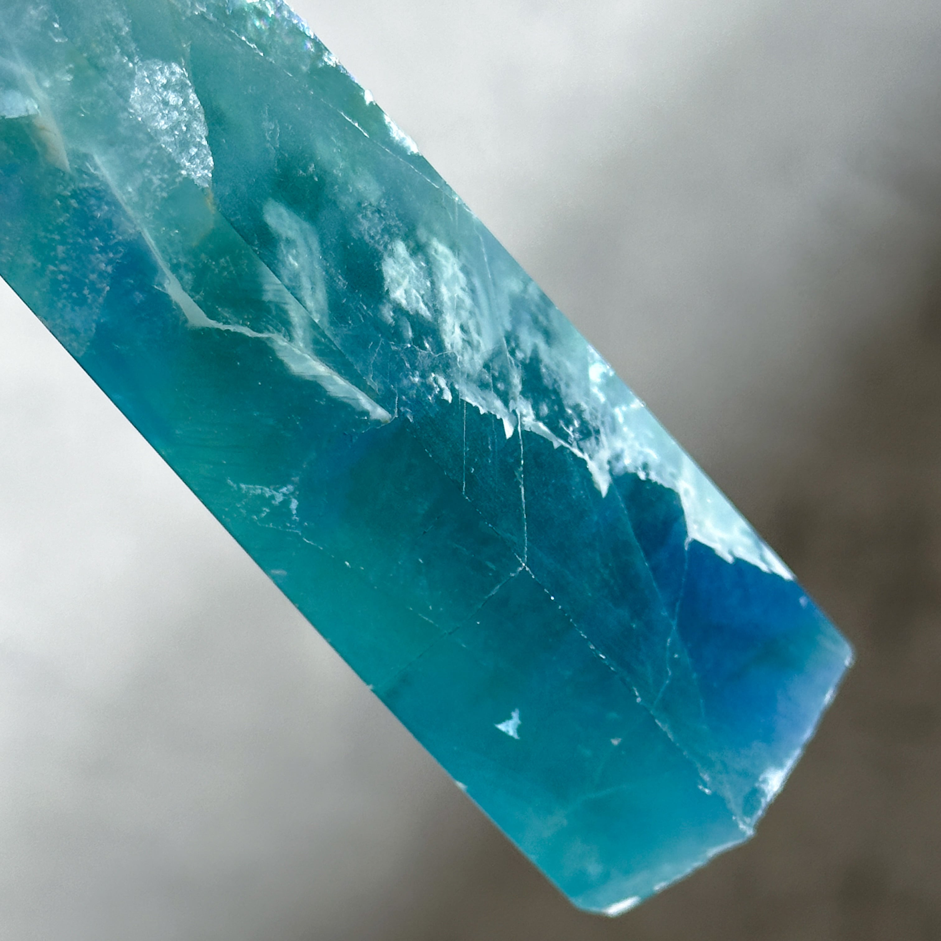 ブルー、グリーンフローライト タワー型92◇ Rainbow Fluorite