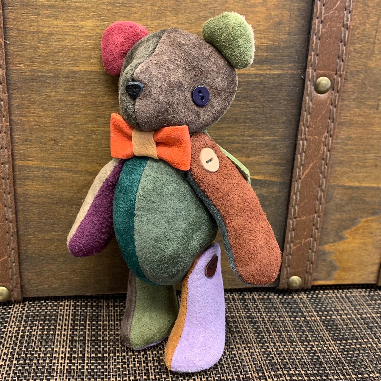 ピッグスウェードベルベア★端革を使ってアップサイクル「ベルズベア」写真の1点販売です　カラフルシック系4