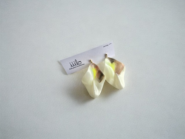 iiilo leafイヤリング