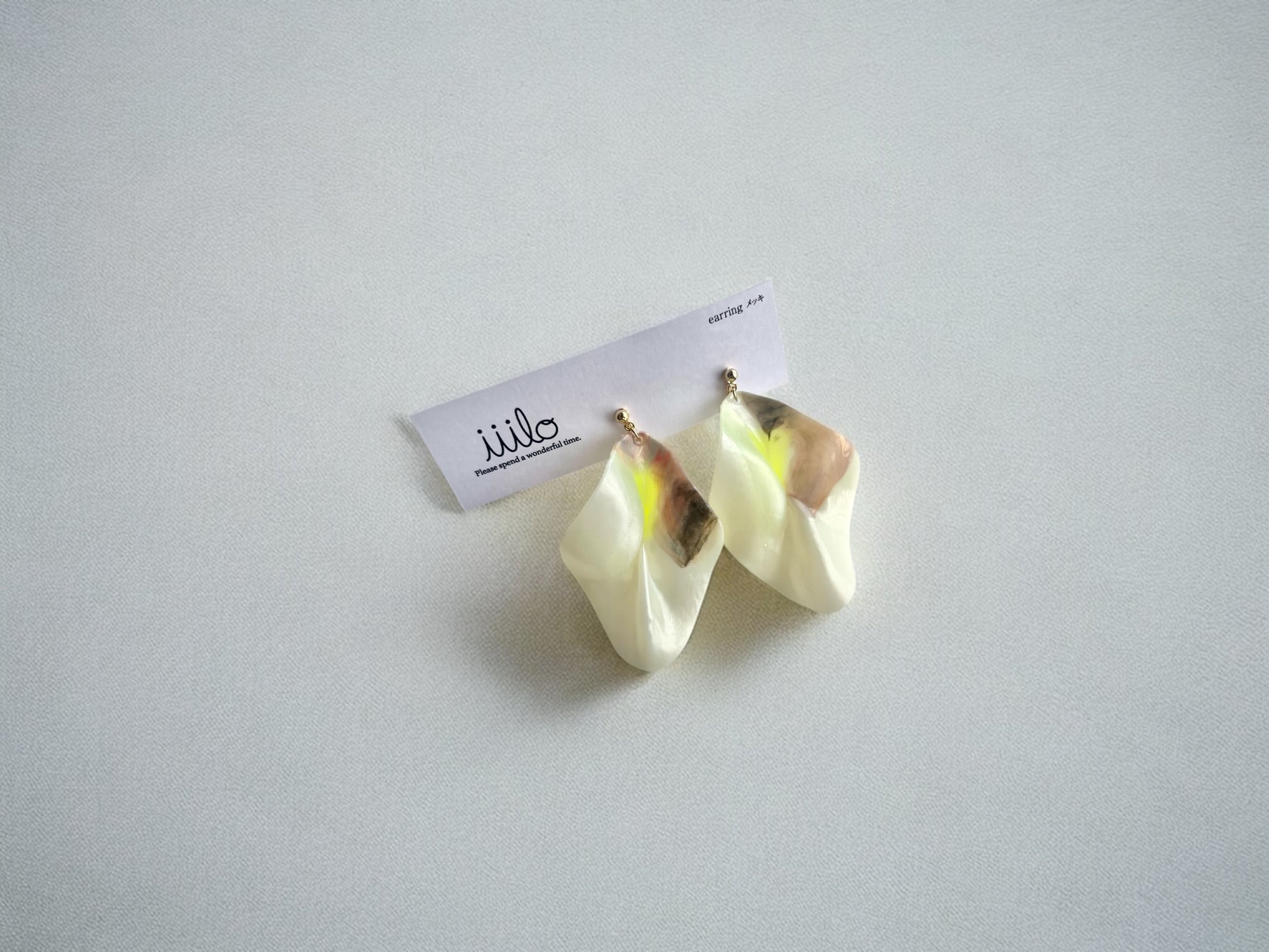 iiilo leafイヤリング