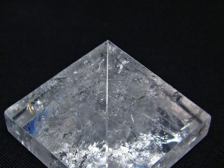 水晶 ピラミッド置物 一点物 145-1027 | 天然石・パワーストーンの東昇