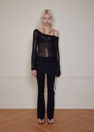 [BOHEMSEO] GRUNGE ONE-SHOULDER KNIT, BLACK 正規品 韓国ブランド 韓国通販 韓国代行 韓国ファッション BOHEMIAN SEOUL ボヘミアンソウル 日本 店舗