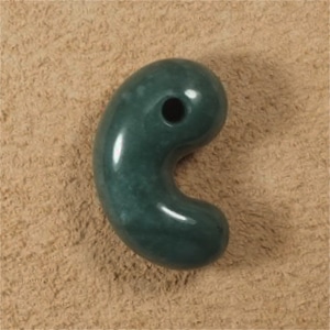 グアテマラ翡翠  青緑 ヒスイ 勾玉  18.2g Guatemala blue green Jadeite Magatama