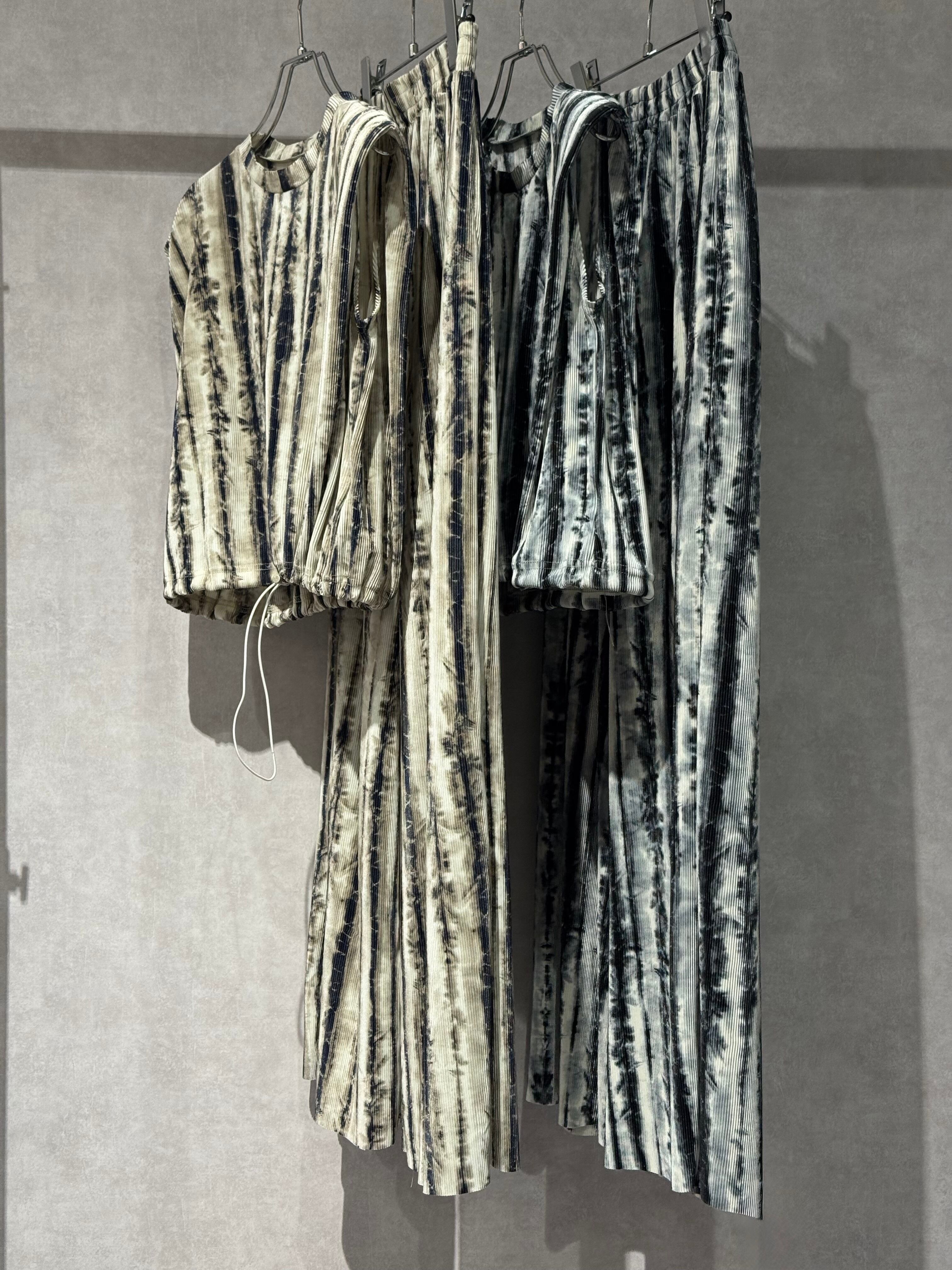 stripe tie dyepattern pleats set up