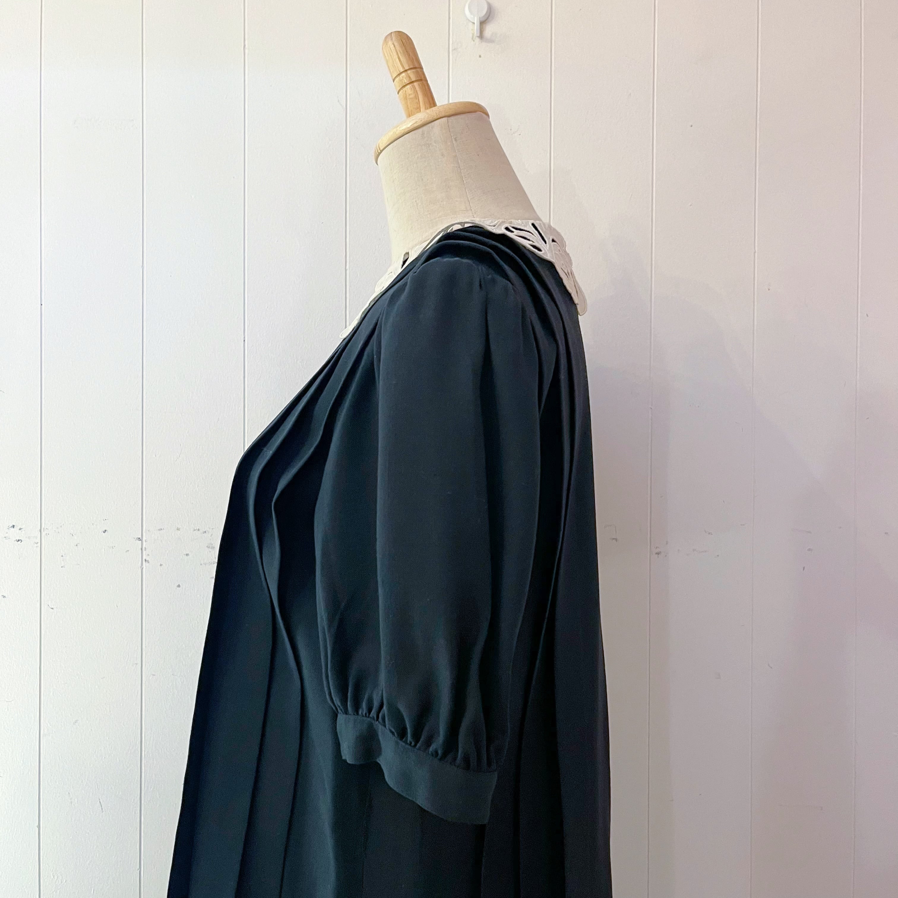 lace collar pleats black one-piece