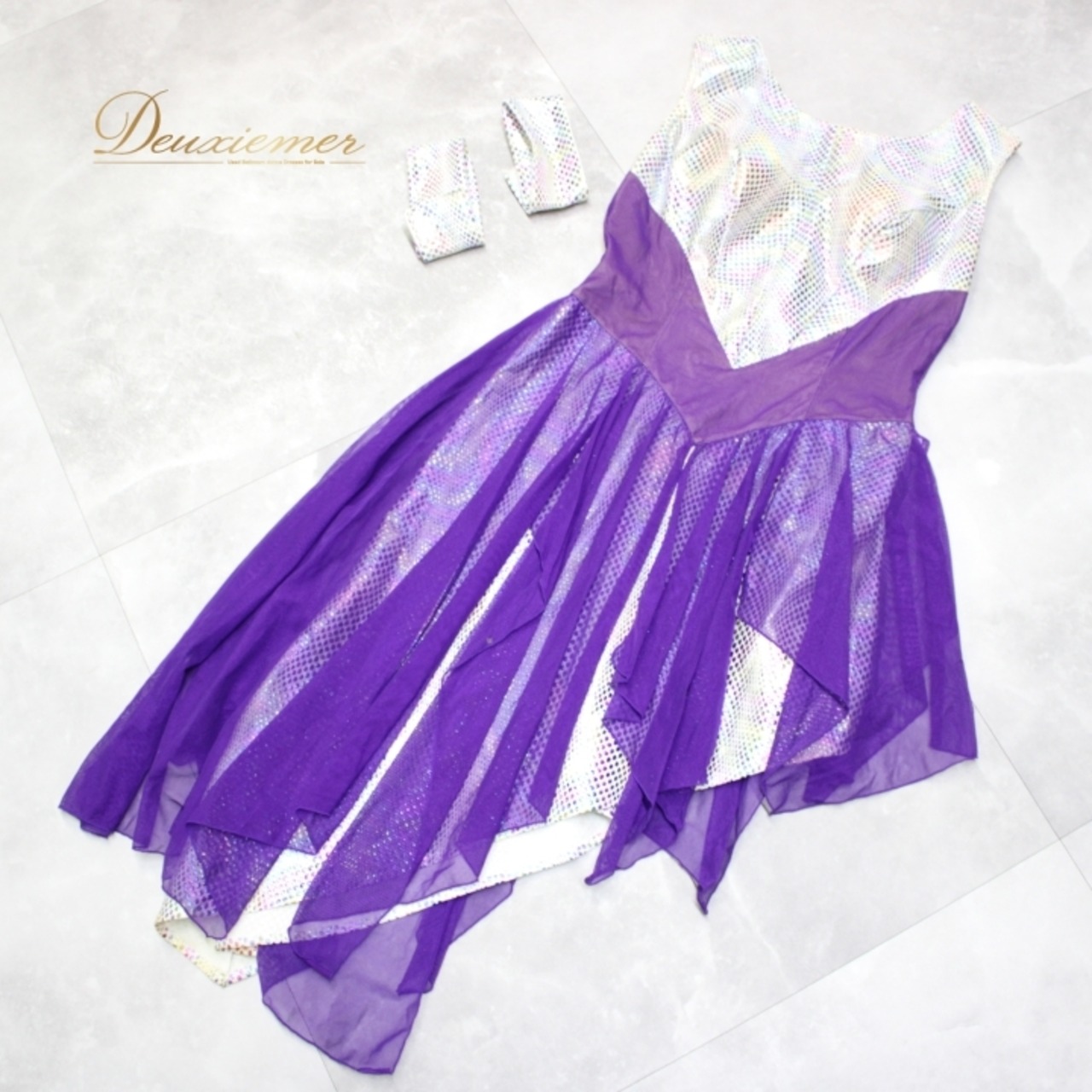 社交ダンス 衣装 ラテン ドレス ワンピース パーティドレス in the MOOD イン・ザ・ムード 白 紫 ホワイト系 パープル系 カラフル キラキラ ホログラム アシンメトリーデザイン 女性用 軽量 おしゃれ フェスティバル 舞台衣装 ダンス用 ドレッシー かわいい 高品質 中袖 着やすい シンプル 楽チン 目を引く クール スタイリッシュ