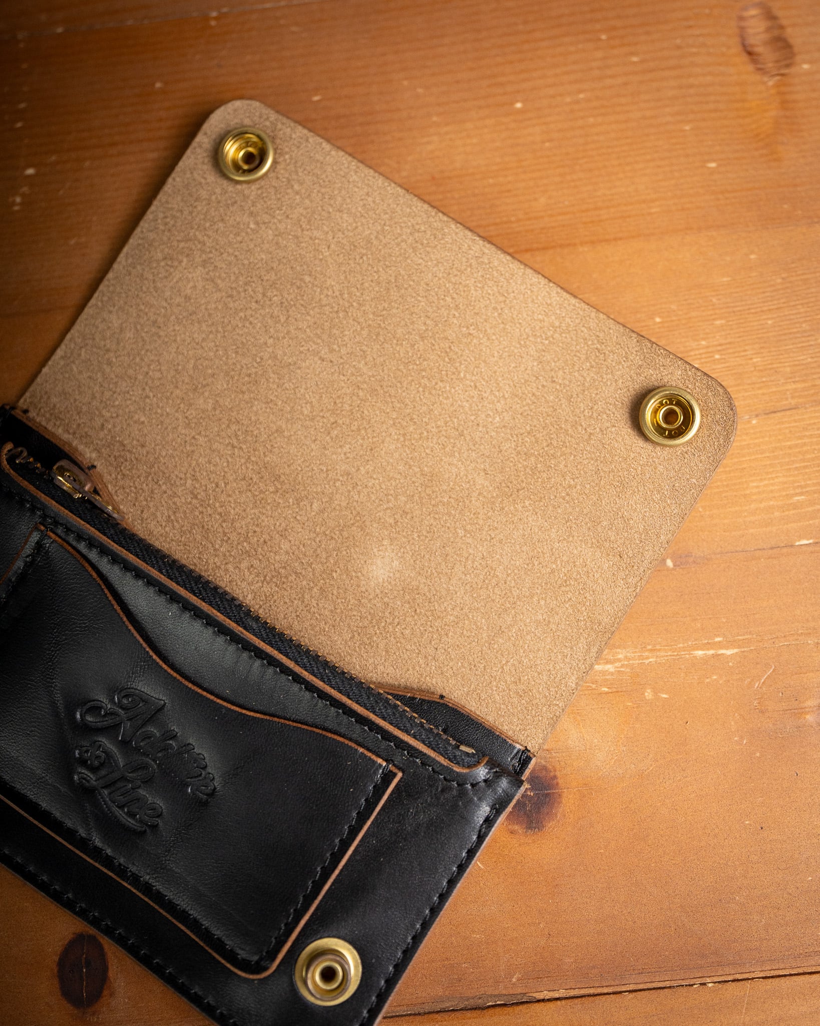 Additive and Line】Middle Tracker Wallet MTW-004 Maryam Horse Butt