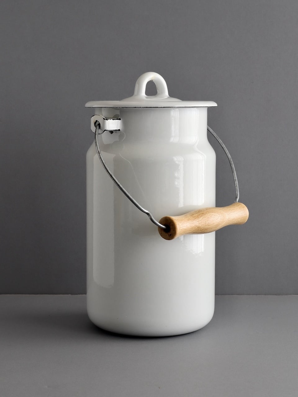 琺瑯のコンポストビン / White Enamel Table or Compost Bin ZANGRA