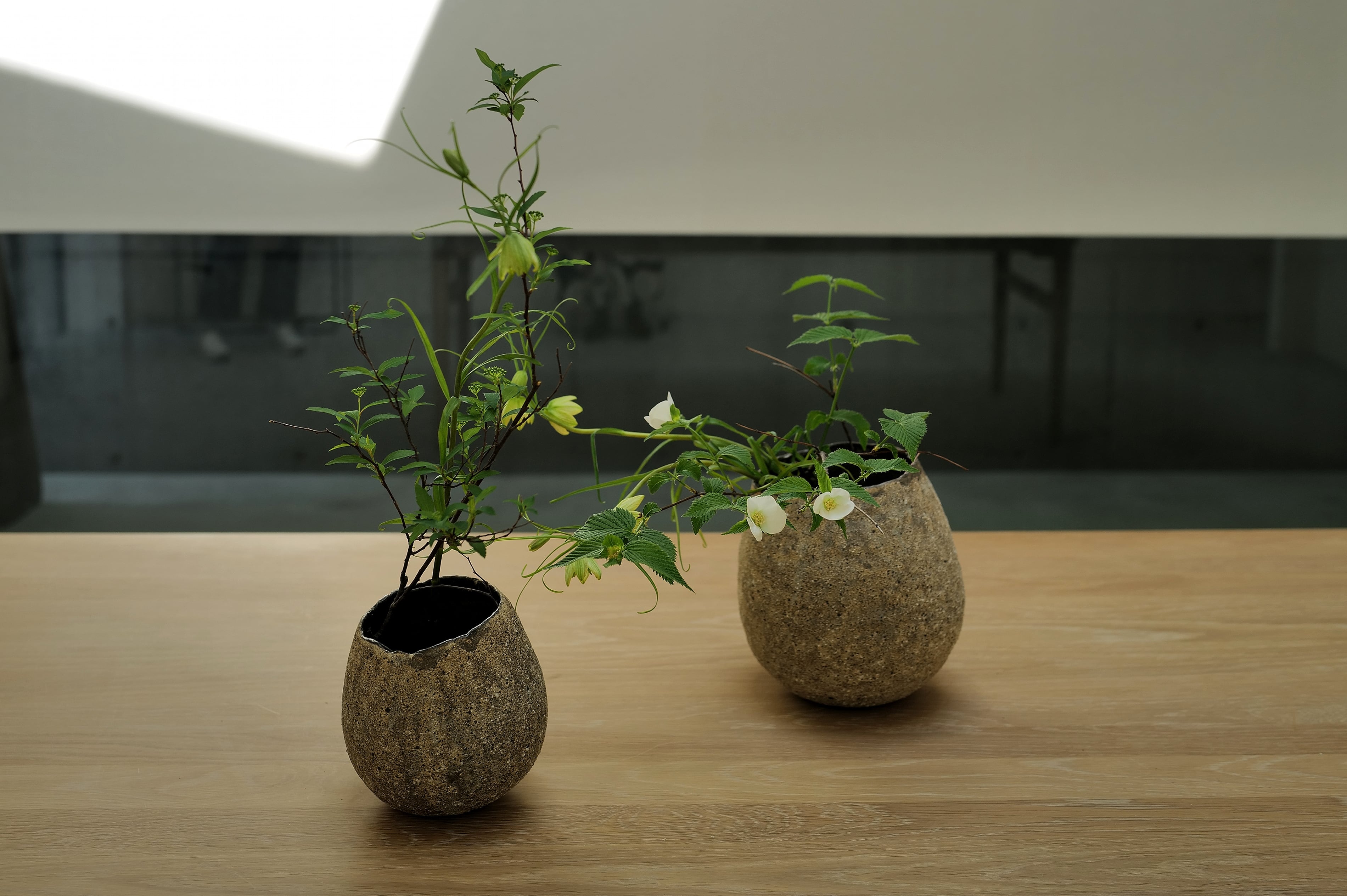 村上躍　花器　白灰化粧花器 村上 躍 84. 白灰化粧花器 | 陶屋なづな