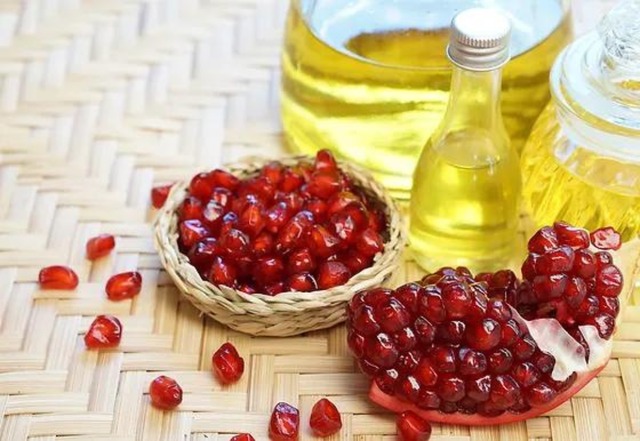 効果を感じたい方に　お得な3本セット　EV コールドプレス ザクロ種子オイル 100%  老化の進行を遅らせるプニカ酸含有率72％以上【検査結果資料あり】健康や美容に真摯に向き合いたい方に