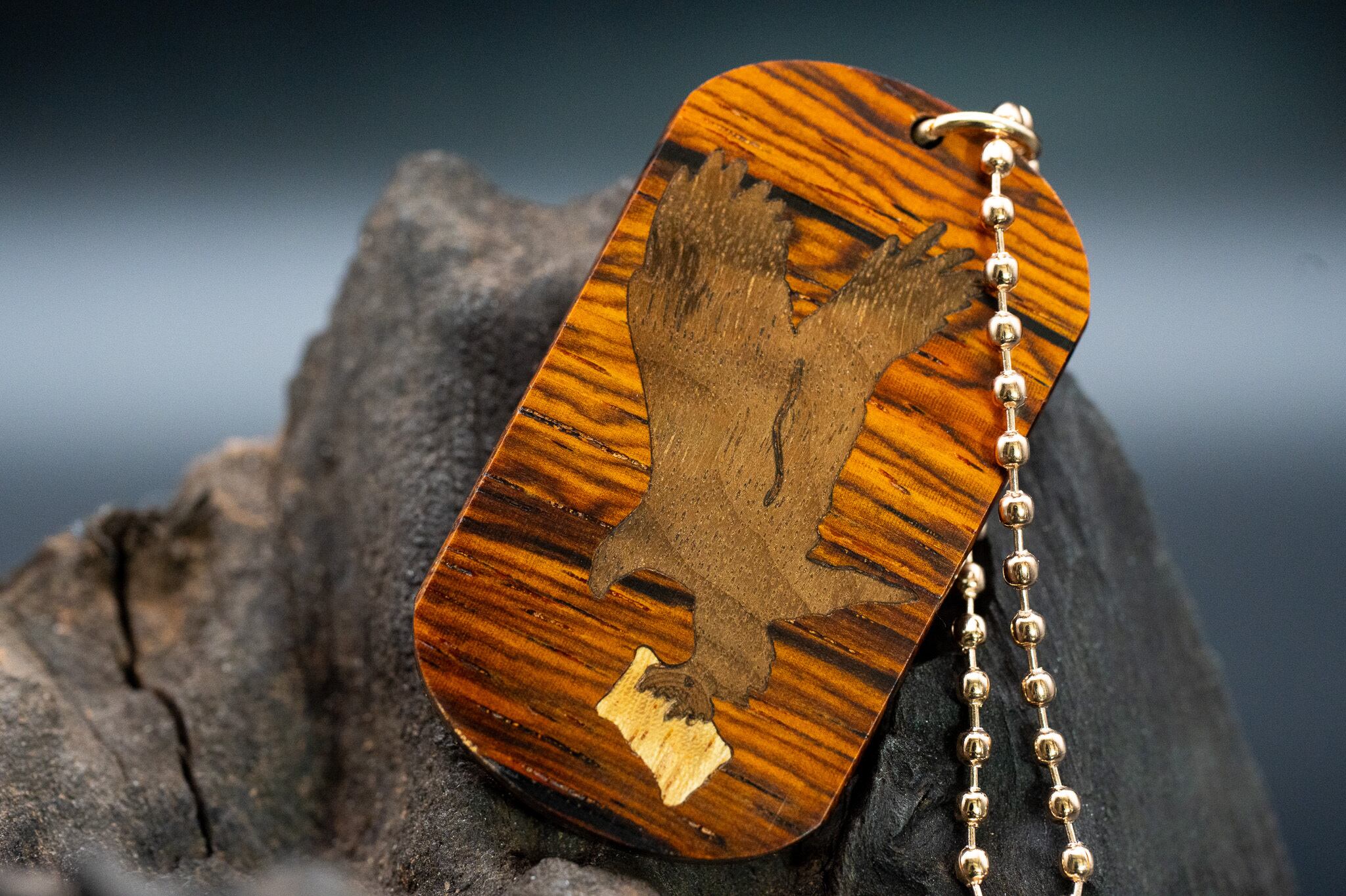 【 エスニックなローズウッド 】ココボロ ドッグタグ 象嵌 トンビと油揚げ