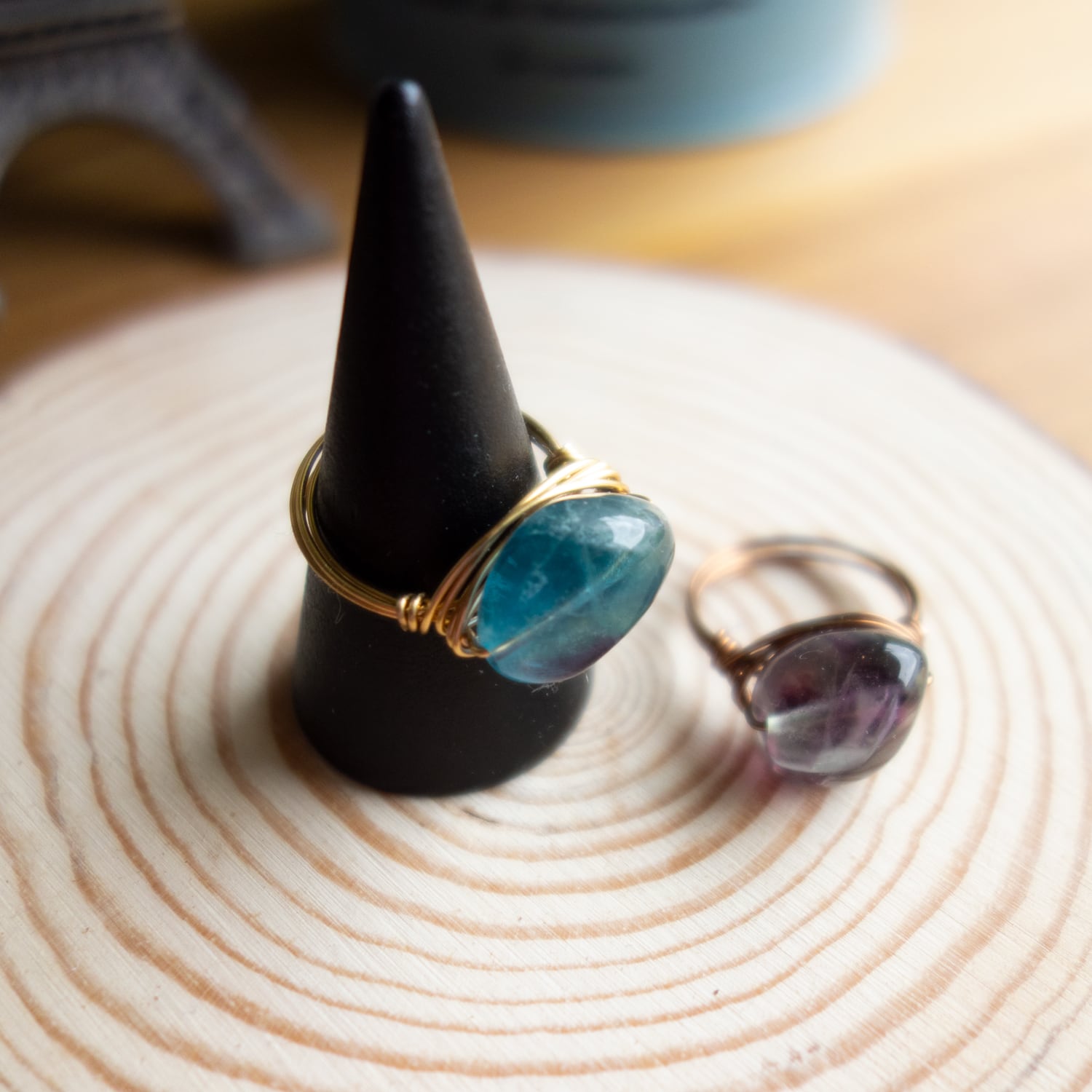 ワイヤー巻き☆宝石質 ブルーフローライト（チェーン付） 077「大粒フローライト タンブル」_天然石ワイヤーリング | フェメゾン