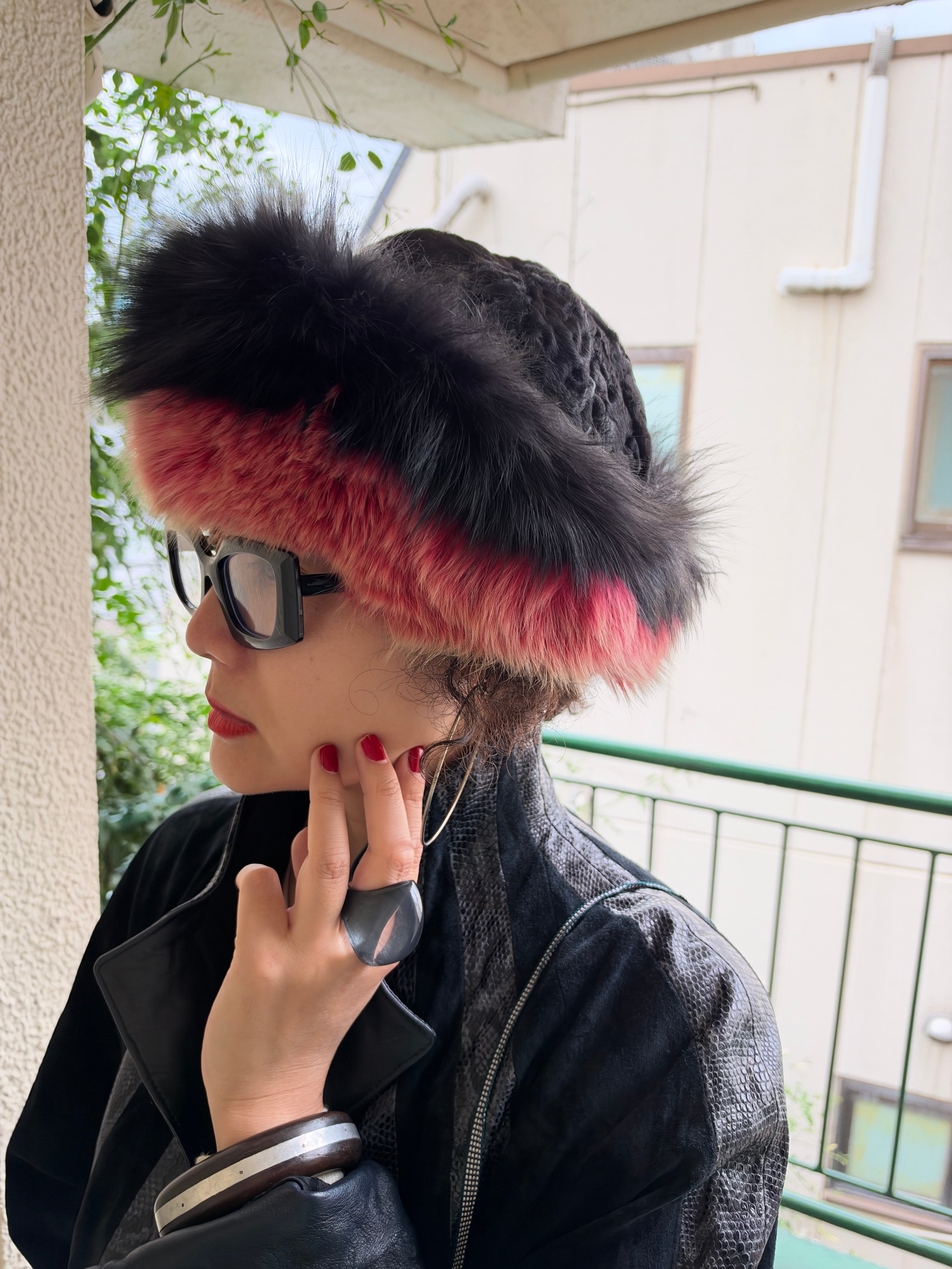 【3点SOLD】こちらはご購入いただけませんVintage Uzbekistan black × red fur hat