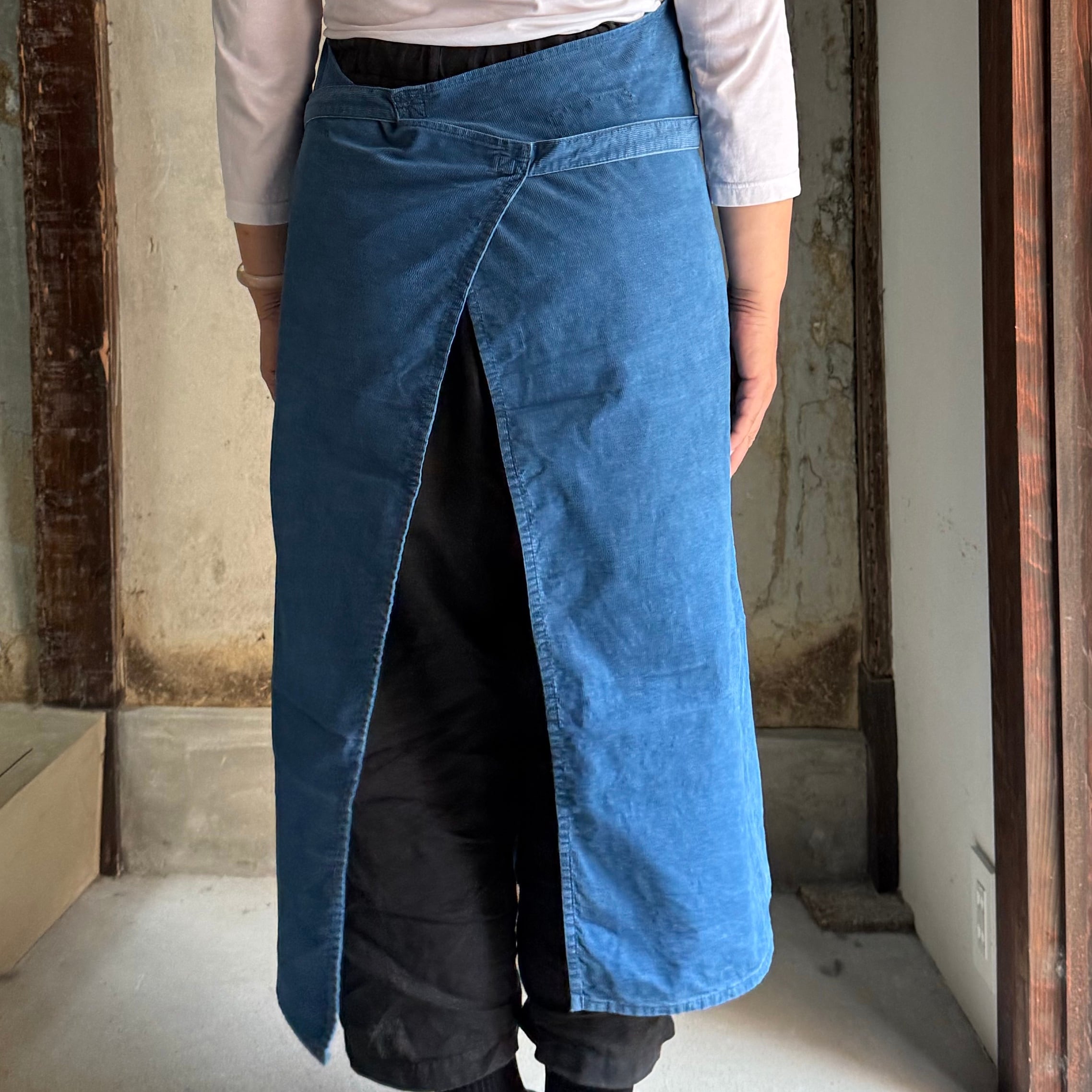 R&D.M.Co-/OLDMAN'S TAILOR / INDIGO LIGHT CORDUROY APRON