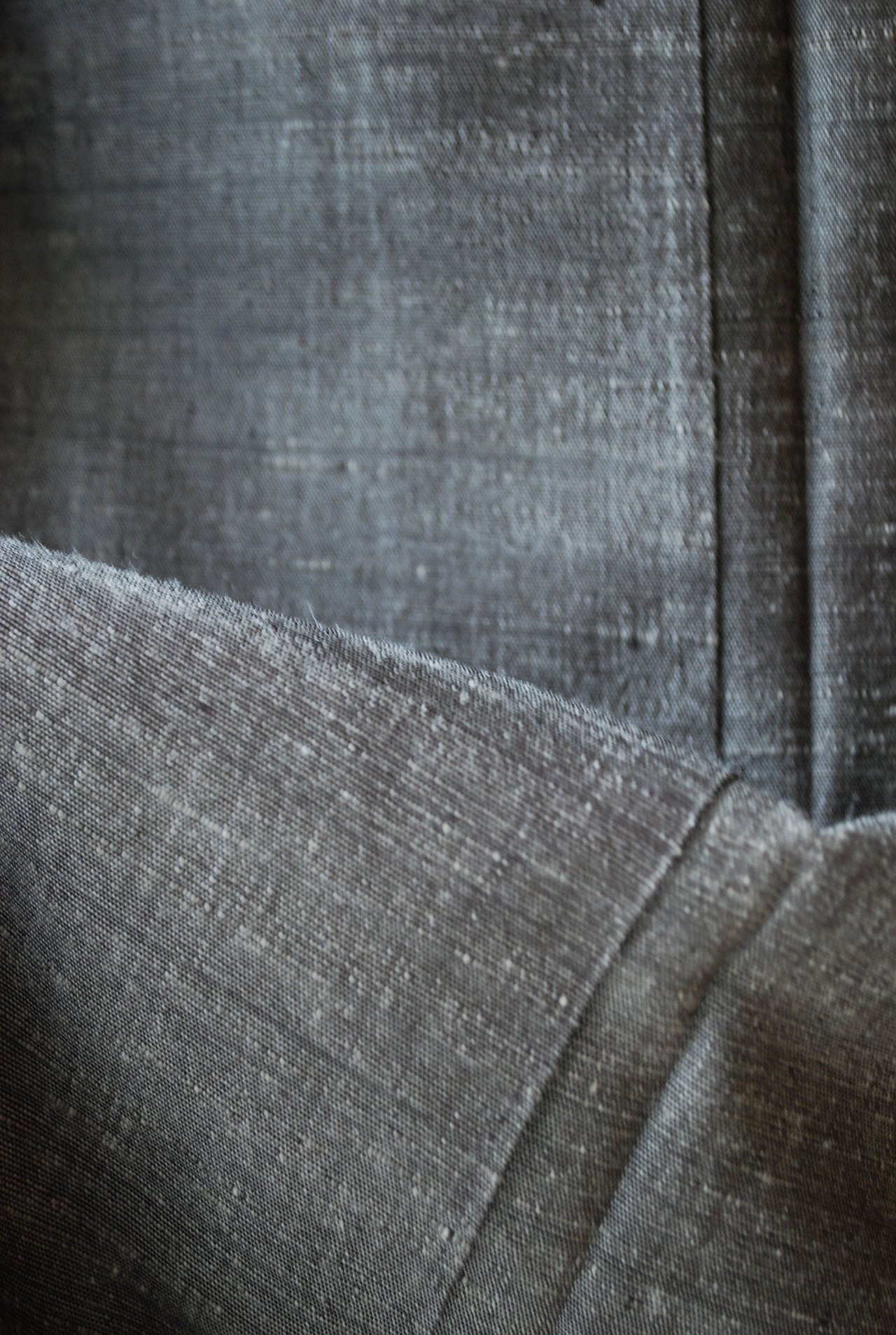 袷】黒紅色無地 結城紬 はたおり娘の証紙付き | 大山キモノ・ちぇら