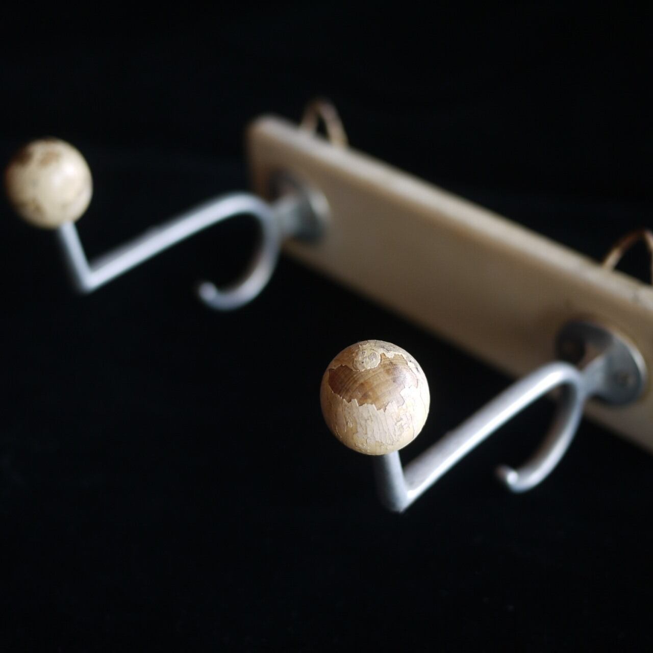 白色2連ウォールハンガー アルミフック レトロモダン バウハウス