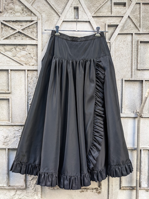 "BLACK FRILLS" long skirt