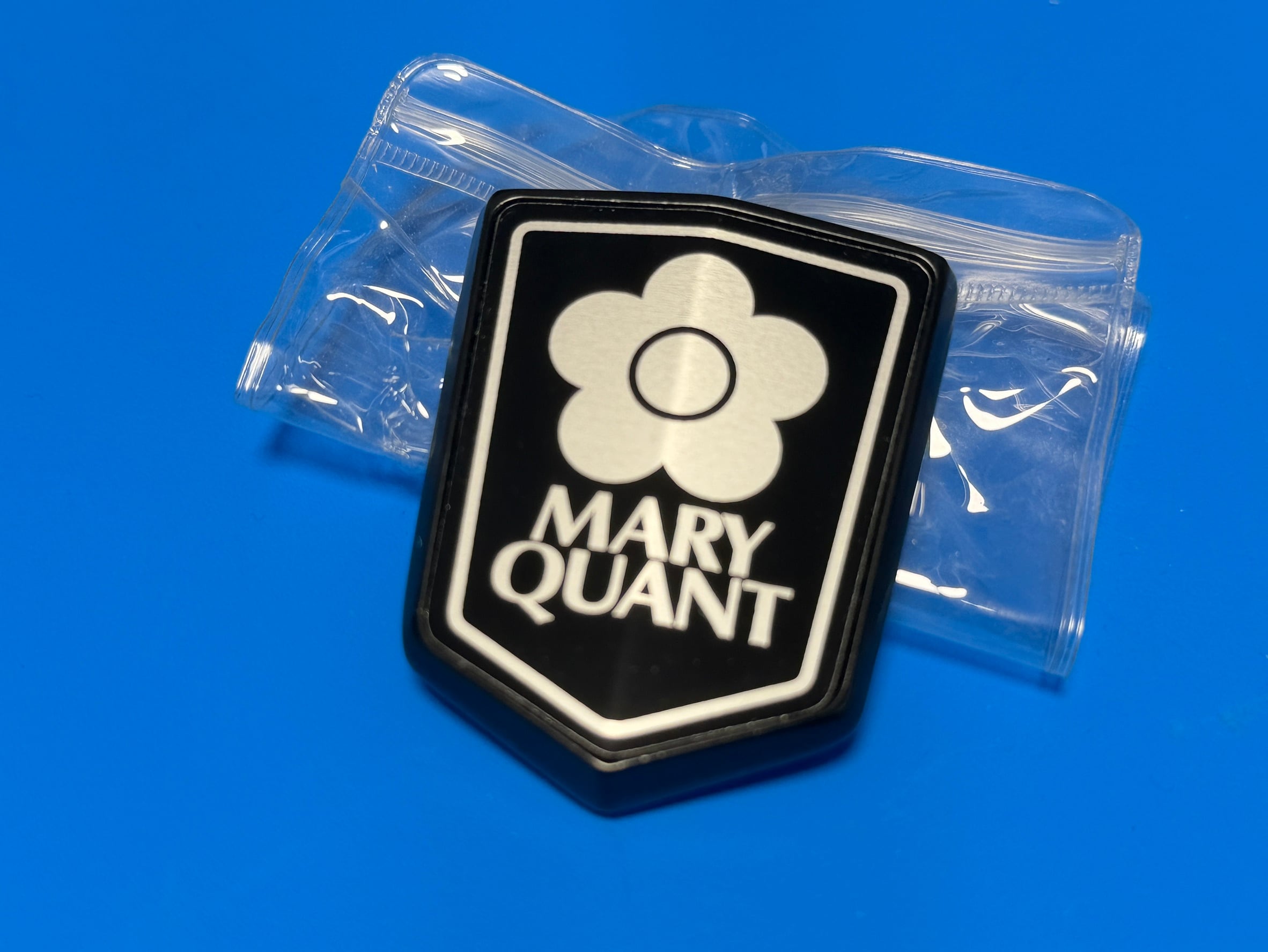 MARYQUANT ボンネットバッジ