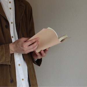 ブックカバー　Book jacket (vegetable tanned leather)