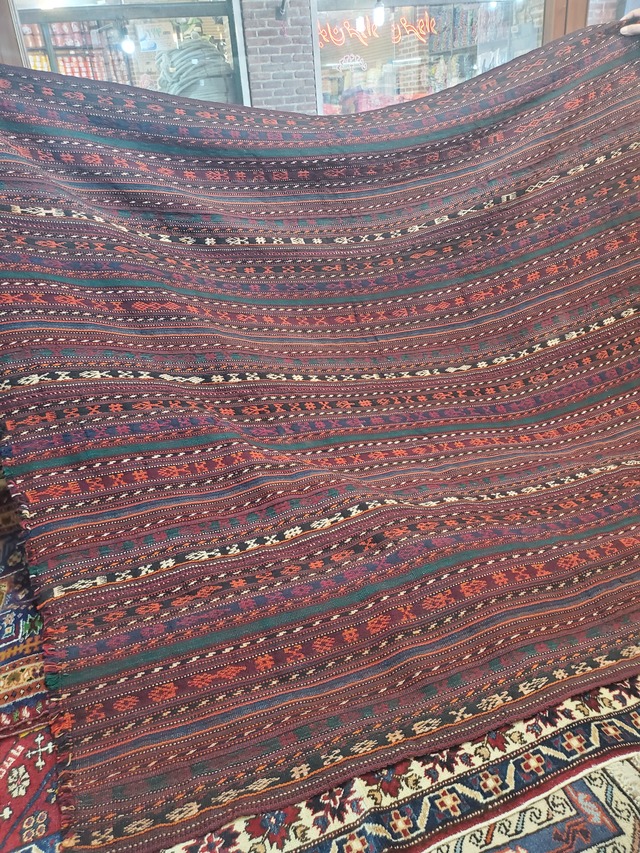 絨毯クエスト51【No.4】Jijim ※現在、こちらの商品はイランに置いてあります。ご希望の方は先ずは在庫のご確認をお願いします。